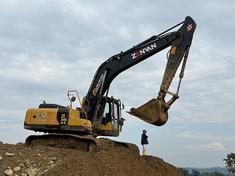 zenvan excavadora ZE230CLC-9