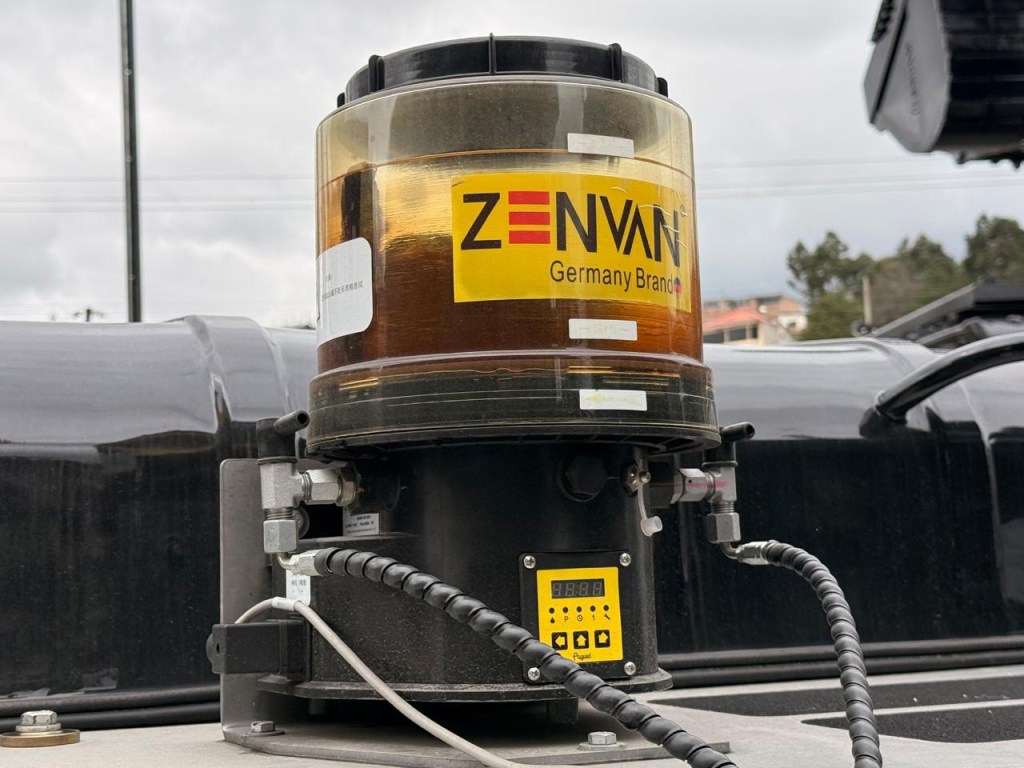 zenvan excavadora ZE230CLC-9