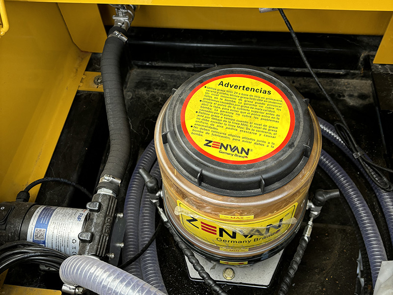 zenvan excavadora ZE230CLC-9