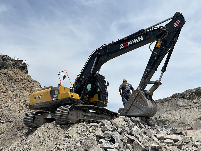 zenvan excavadora ZE230CLC-9